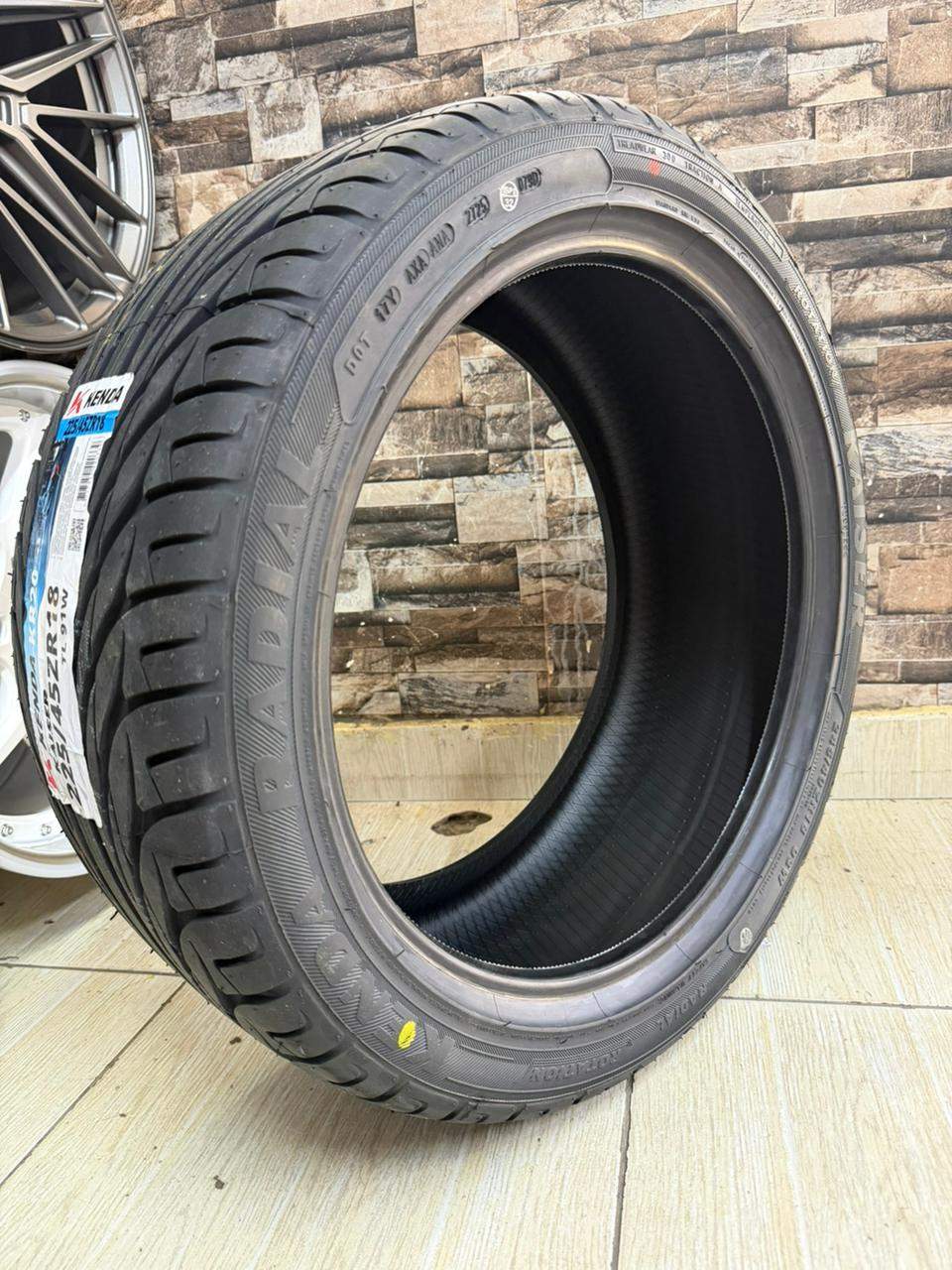 Kenda KR20 Tyre