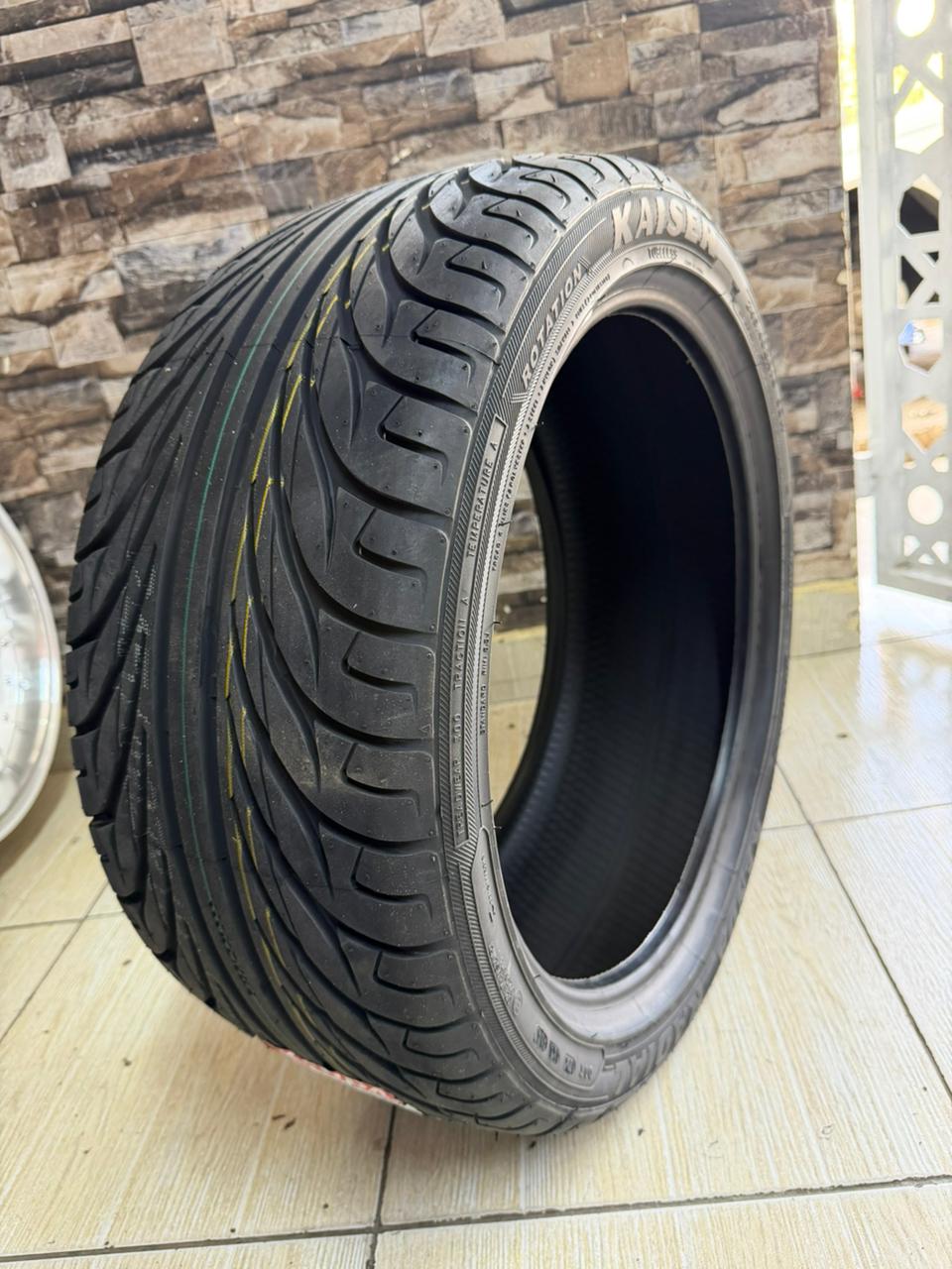 Kenda KR20 Tyre