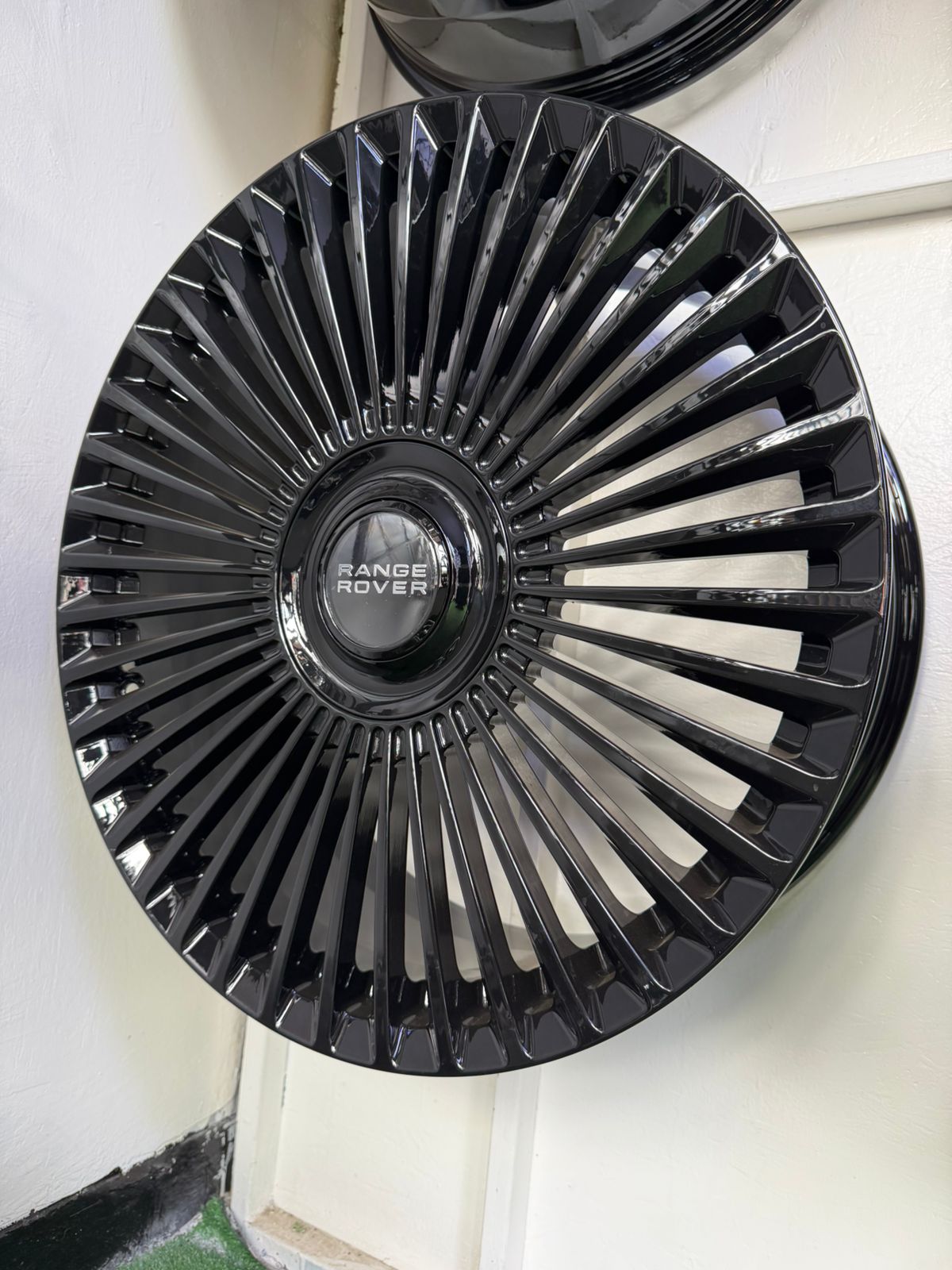 23" Range Rover Wheel