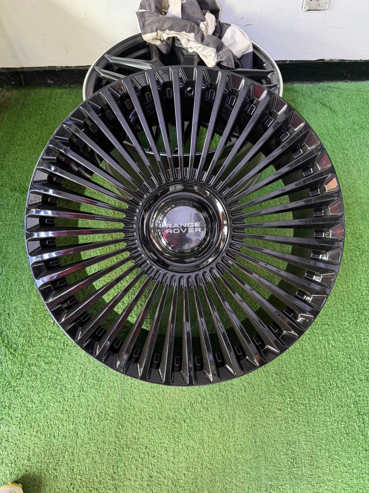 23" Range Rover Wheel