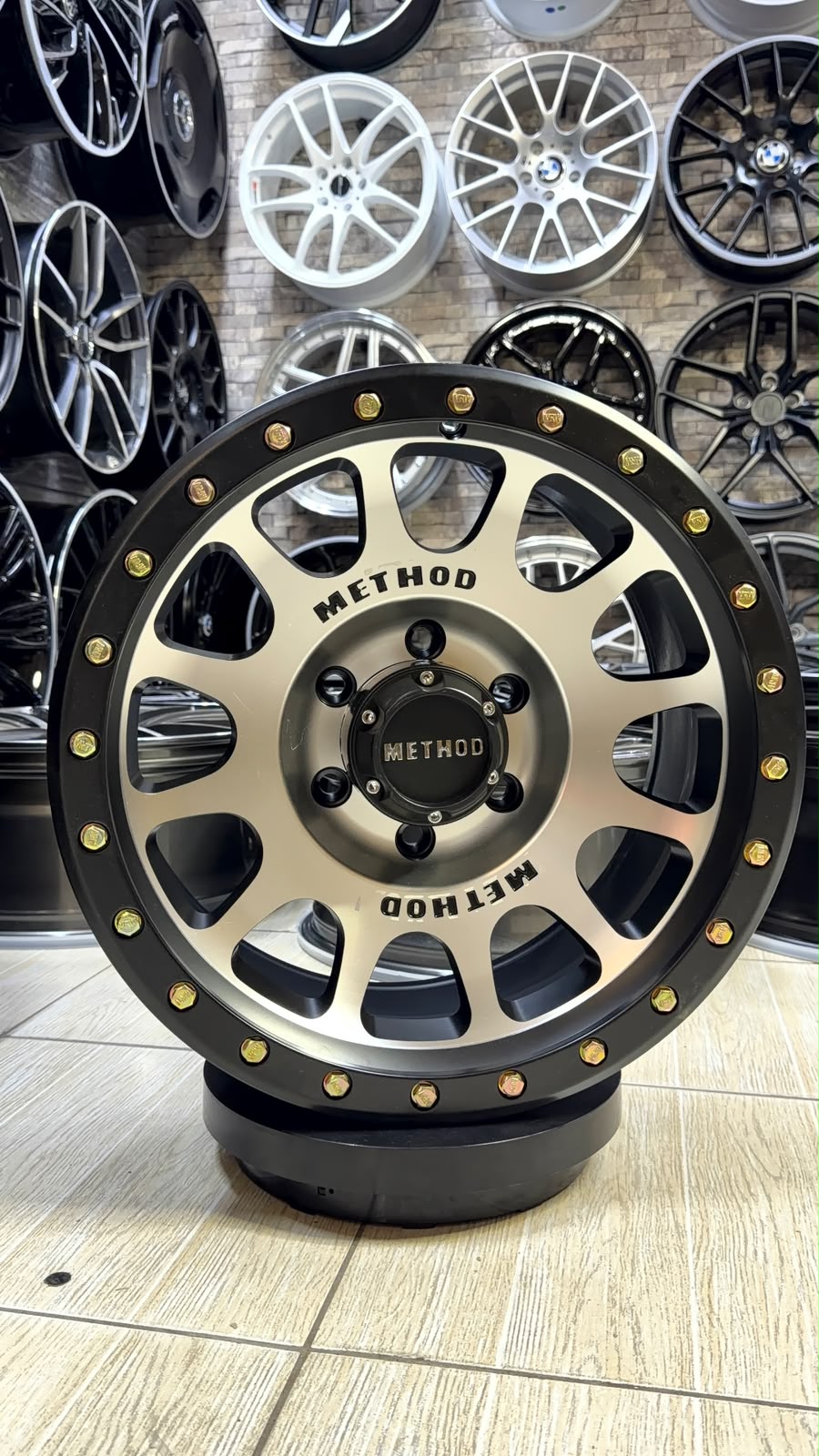 Method Race Wheels 305 17" 6x139.7 | ET0 | MBMF
