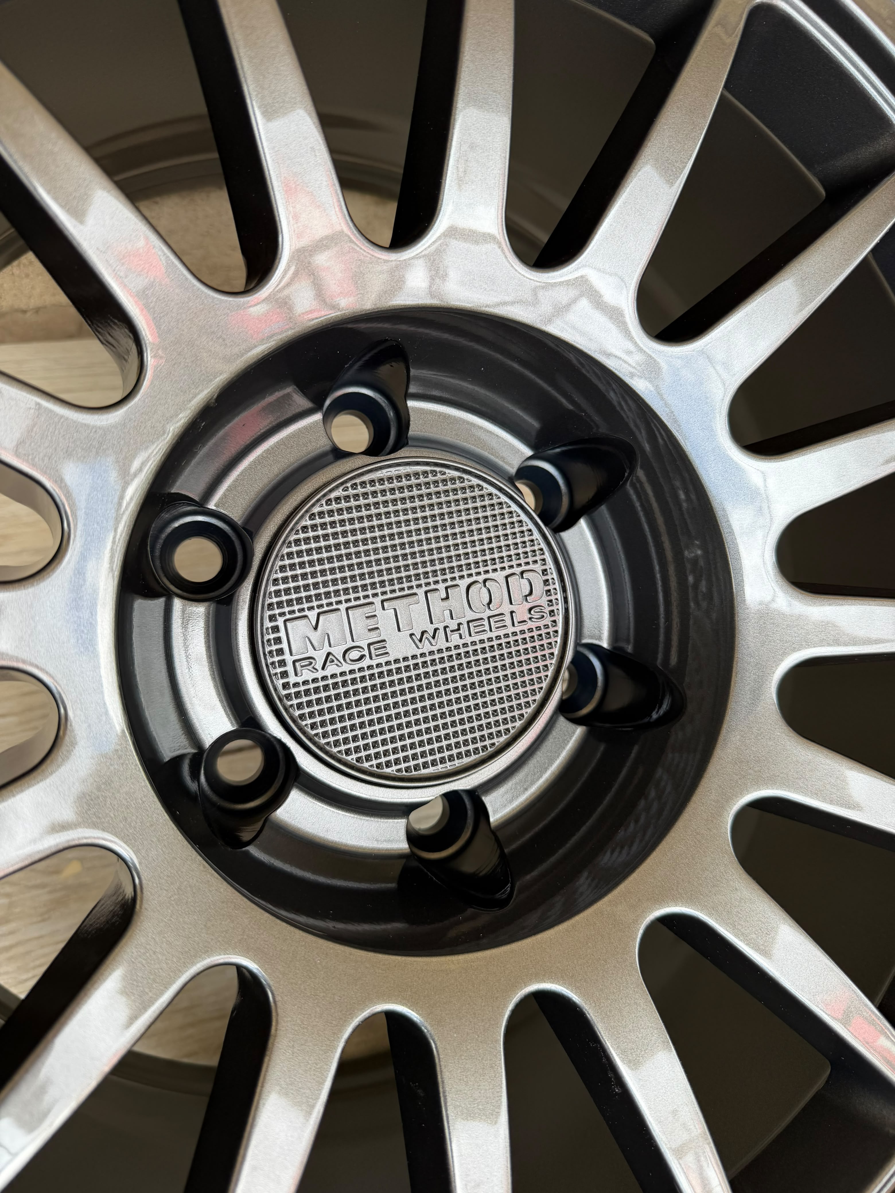 Method Race Wheels MR314 17" 6x139.7 | ET0 | Gloss Titanium